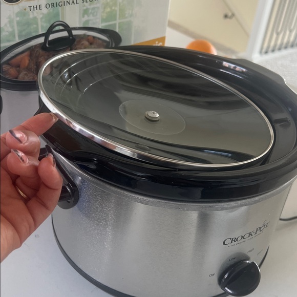 Crock-Pot Silver and Black Slow Cooker - Picture 2 of 4